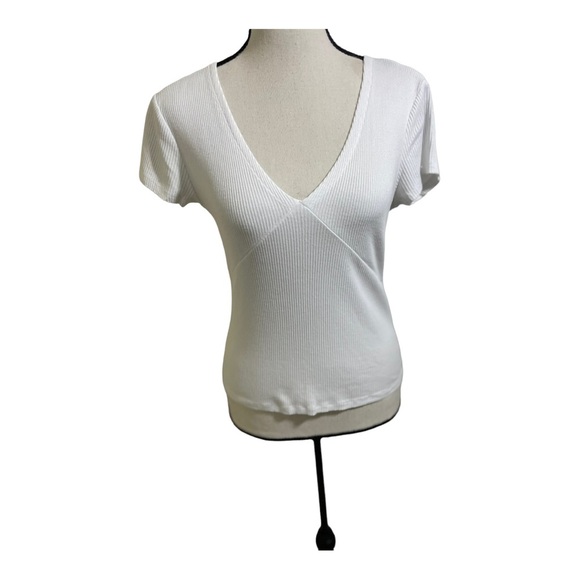 Bershka womens V-neck ribbed short sleeve top. Size Large white. - Picture 2 of 10